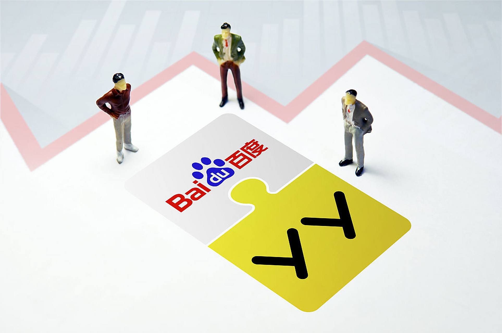 老头天天吃我奶躁我的动图